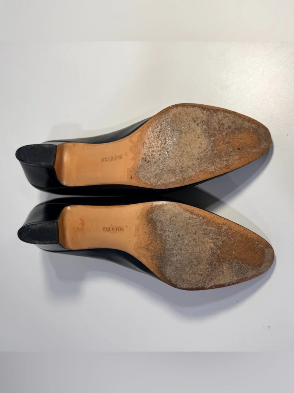 Salvatore Ferragamo Black Leather Flats with Gold Twist Accente